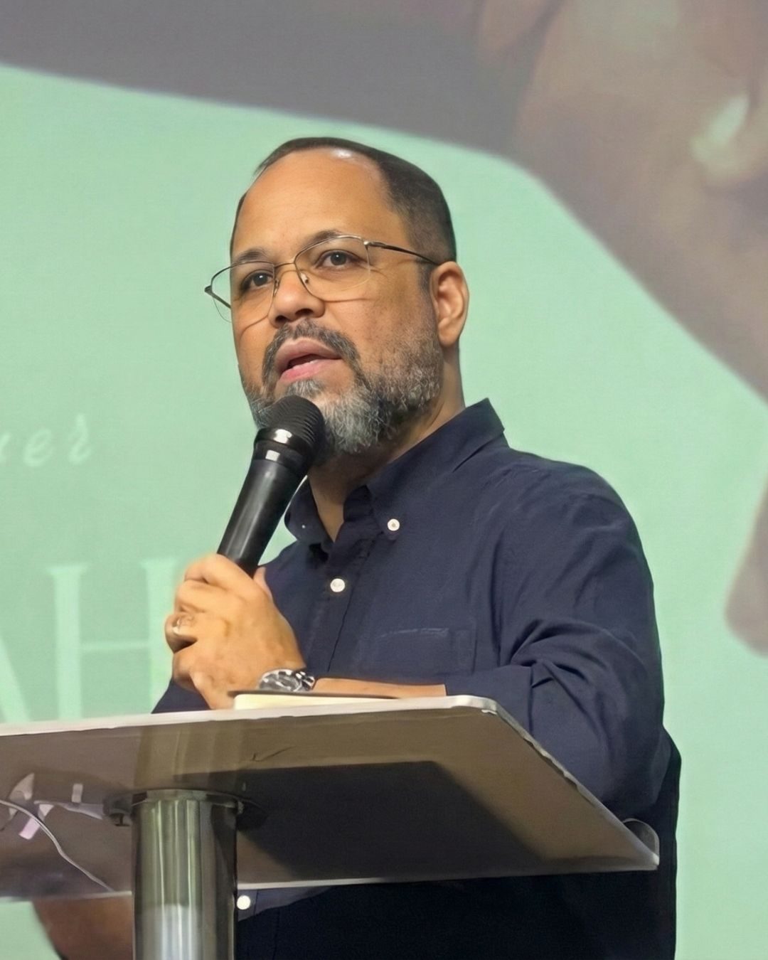 Pr. Marcelo Desiderio pregando